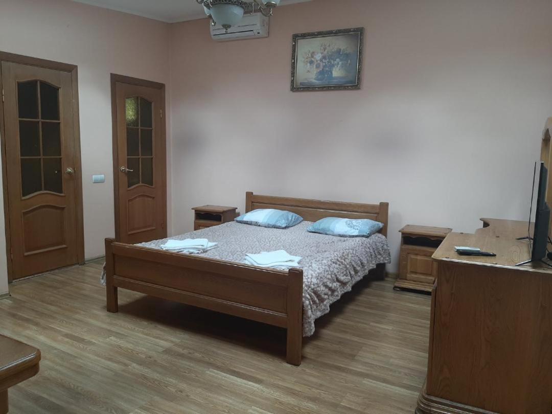 Hotel Nikolet Mukacheve Exterior photo